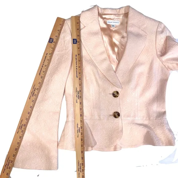 LIKE NEW — Banana Republic Pale Pink Cropped Blazer Office Barbiecore Size 12