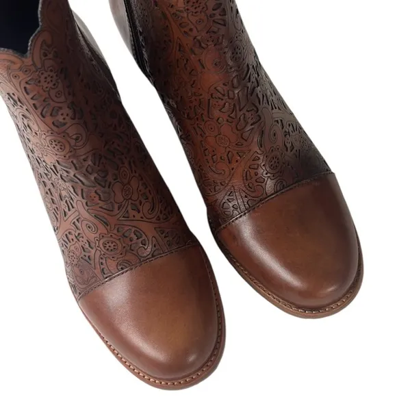 Like New Brighton Leather Glory Heeled Ankle Boots Brown Size 10 Retail $325.00