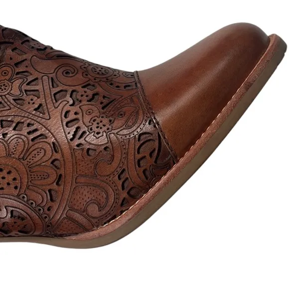 Like New Brighton Leather Glory Heeled Ankle Boots Brown Size 10 Retail $325.00
