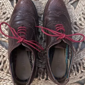 Like new J Shoes Oxford Brown Leather Dress Shoes Size 7