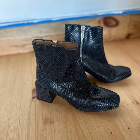 Like new - LOQ Leather Boots