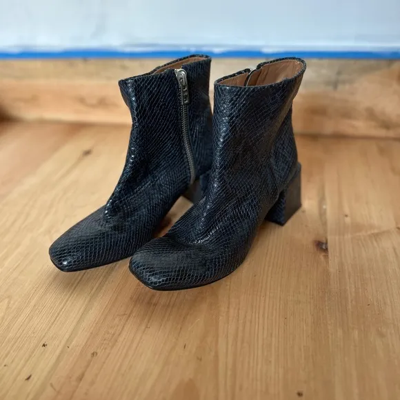 Like new - LOQ Leather Boots