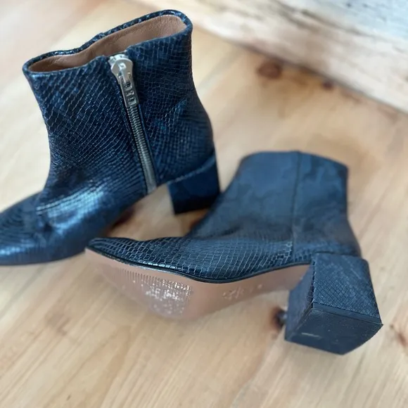 Like new - LOQ Leather Boots