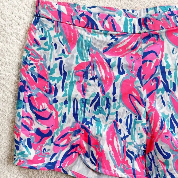 Lilly Pulitzer Hazelle Stretch Short in Cosmic Coral Cracked Up Size 2