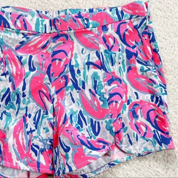 Lilly Pulitzer Hazelle Stretch Short in Cosmic Coral Cracked Up Size 2
