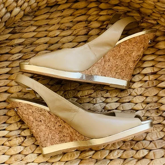 Lilly Pulitzer Kristen Slingback Wedge. Natural with gold accents 4.5” cork Sz 9