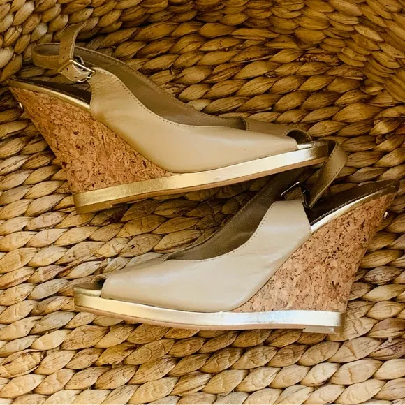 Lilly Pulitzer Kristen Slingback Wedge. Natural with gold accents 4.5” cork Sz 9