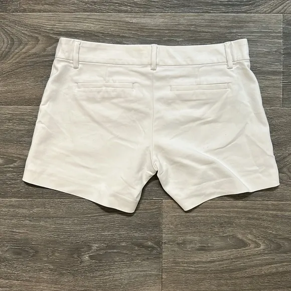 Lilly Pulitzer White Joette Stretch Dinner Shorts Travel Vacation Resort Size 6