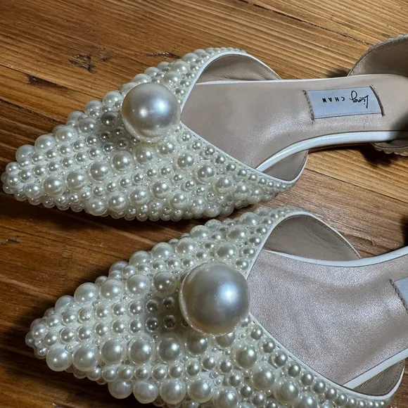 Ling Chan All Over Pearl Embellishment Ivory Pointed Toe Bridal Flats Sz 38/7.5