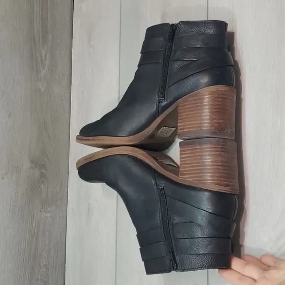 Lucky Brand Womens Raisa Ankle Leather Block Heels Moto Boots shoes sz 9M
