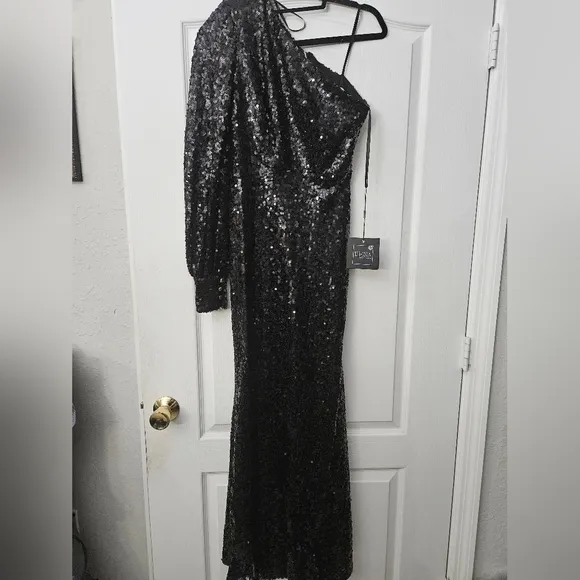 Mac Duggal Sequin Asymmetrical One Long Bishop Sleeve Sheath Gown 26717 SZ 0 NWT