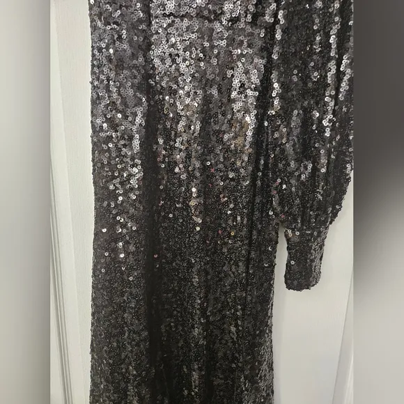 Mac Duggal Sequin Asymmetrical One Long Bishop Sleeve Sheath Gown 26717 SZ 0 NWT