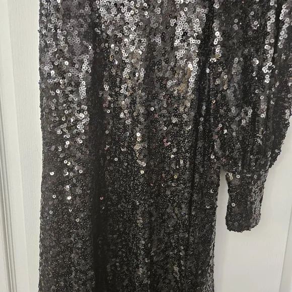 Mac Duggal Sequin Asymmetrical One Long Bishop Sleeve Sheath Gown 26717 SZ 0 NWT