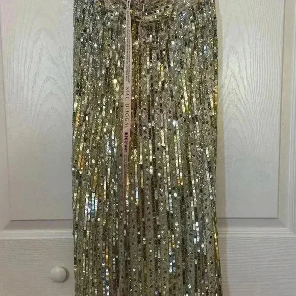 Mac Duggal Sequined Plunging Halter Neck Evening Gown NWT Size 10 Style 5759
