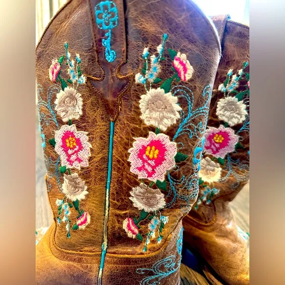 Macie Bean leather cowgirl cowboy embroidered floral boots Size 2