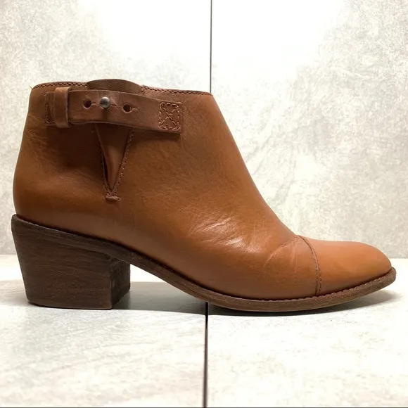Madewell B8034 Dakota Cutoff cognac ankle boots size 8