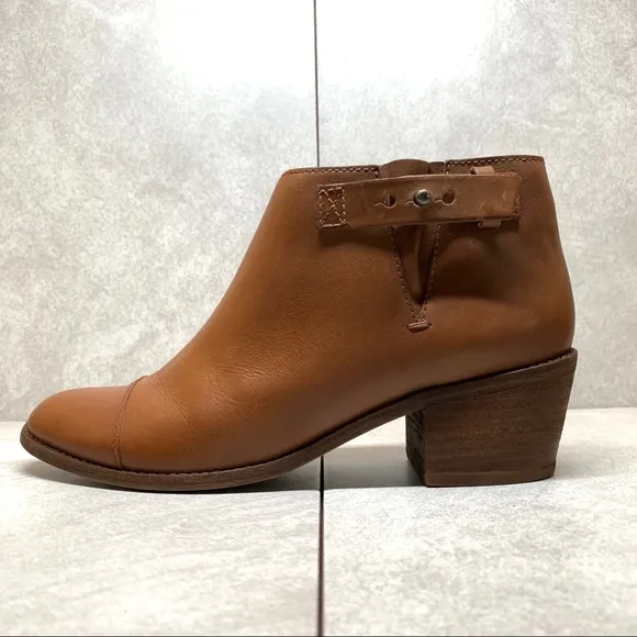 Madewell B8034 Dakota Cutoff cognac ankle boots size 8