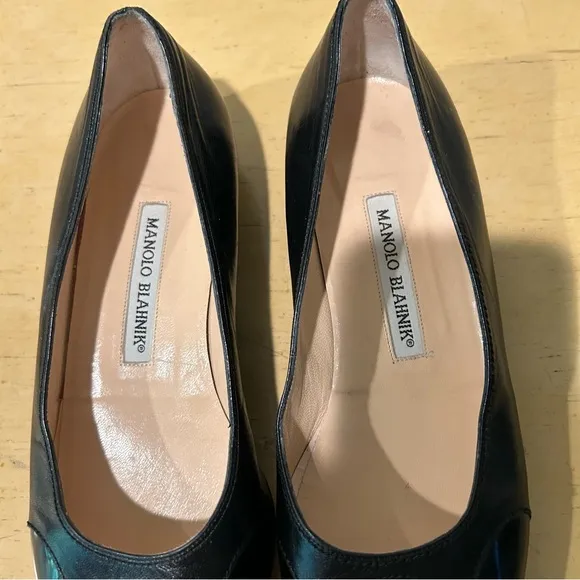 Manola Blahnik black leather women’s flats size 38 eu style# 17599046