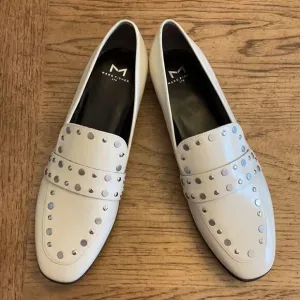 MARC FISHER WHITE STUDDED FLATS.  NEW