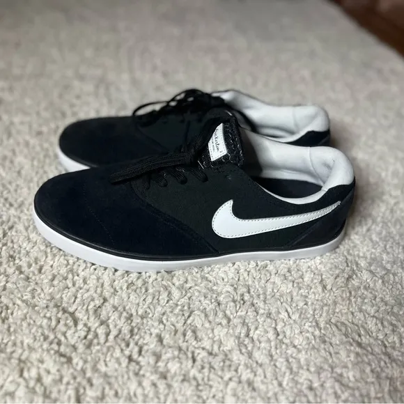 Men’s 10.5 Nike SB Lunarlon Shoes NEW
