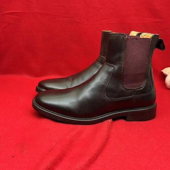 Men's Brown Leather Boots SZ 43 box 62