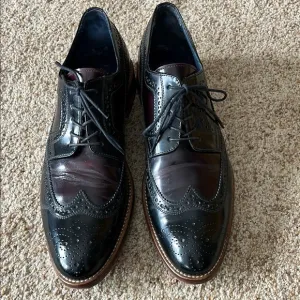 Men's Johnston and Murphy Black and Brown Oxford Shoes - size 11 made in Italy