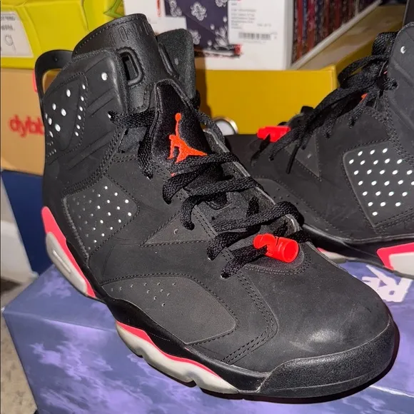 Men’s Or Women’s Nike Jordan 6 Retro Shoes! Original pair! Men’s 9.5, No Box!