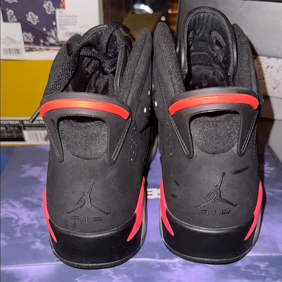 Men’s Or Women’s Nike Jordan 6 Retro Shoes! Original pair! Men’s 9.5, No Box!