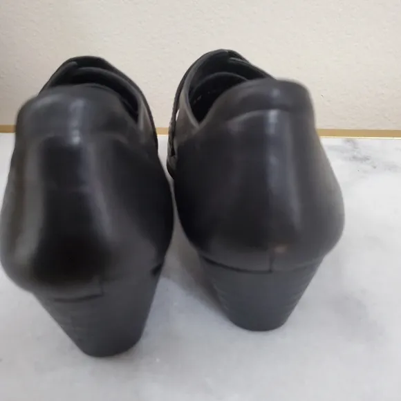 Mephisto Black Leather Round Toe Chunky Heel Velcro Strap Women's Shoe 5 1/2   8