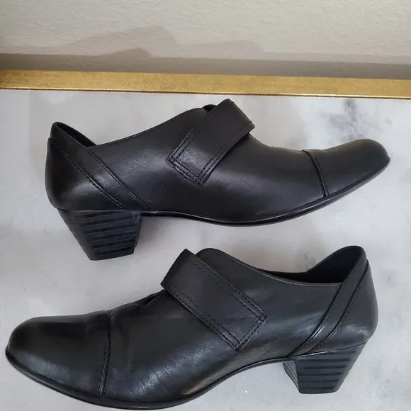 Mephisto Black Leather Round Toe Chunky Heel Velcro Strap Women's Shoe 5 1/2   8