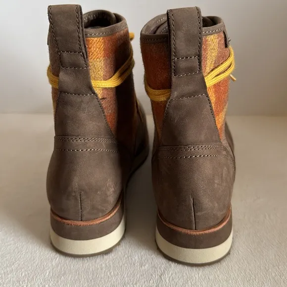 Merrell Womens Boots Roam Mid Plaid Wool