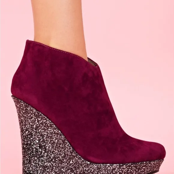 MICHAEL ANTONIO ULTRASUEDE BURGUNDY WEDGE PLATFORM BOOTIES SIZE 8 PURPLE