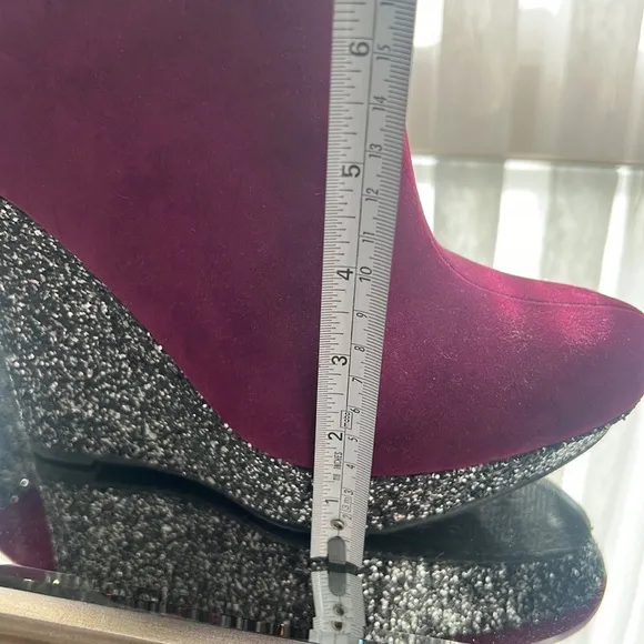 MICHAEL ANTONIO ULTRASUEDE BURGUNDY WEDGE PLATFORM BOOTIES SIZE 8 PURPLE