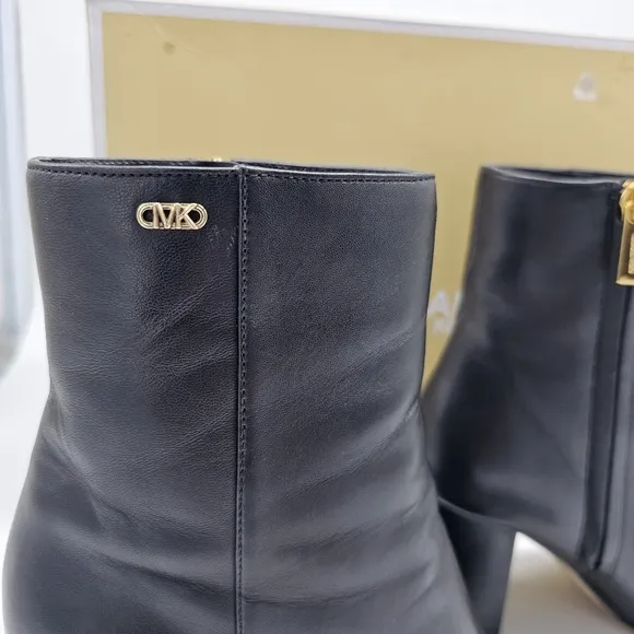 MICHAEL Michael Kors Perla black zip bootie boots Size 7.5
