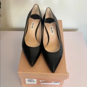 Miu Miu Black Pointed-Toe Heels Sleek Design