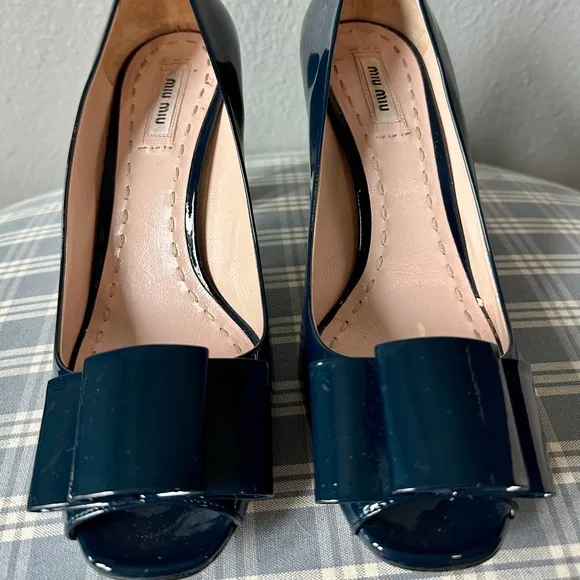 Miu Miu Peep Toe Pumps Bow Detail Block Heel Patent Leather Navy Blue 39