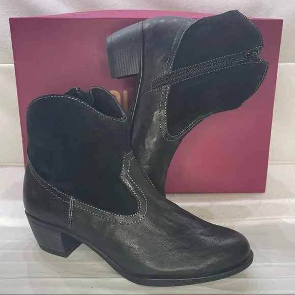 Munro Black Leather Suede Side Zip Ankle Boots