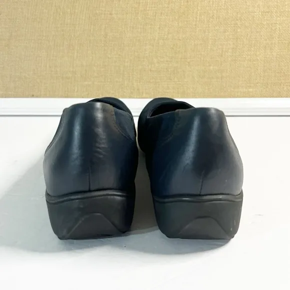 Munro Traveler Stretch Fabric Comfort Quality Flats Navy Size 8.5 M