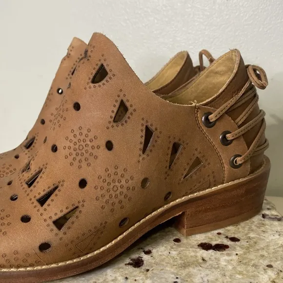 Musse &amp; Cloud &quot;Anisse&quot; Laser Cut Leather Stud &amp; Harness Detail Ankle Boot Size 8