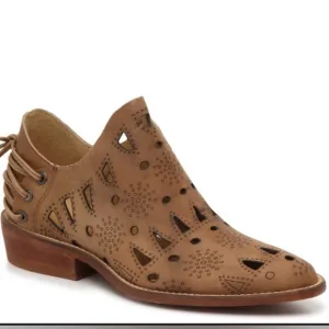 Musse &amp; Cloud &quot;Anisse&quot; Laser Cut Leather Stud &amp; Harness Detail Ankle Boot Size 8