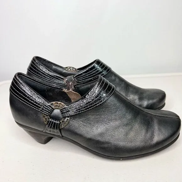 Naot Ankle Boots Womens 41 Black Medallion Accent Side Zip Almond Toe Leather