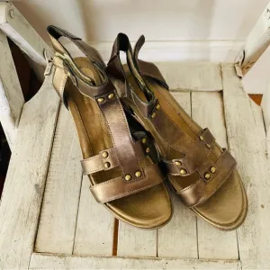 Naot size 7.5 - 39 wedges with gold accents
