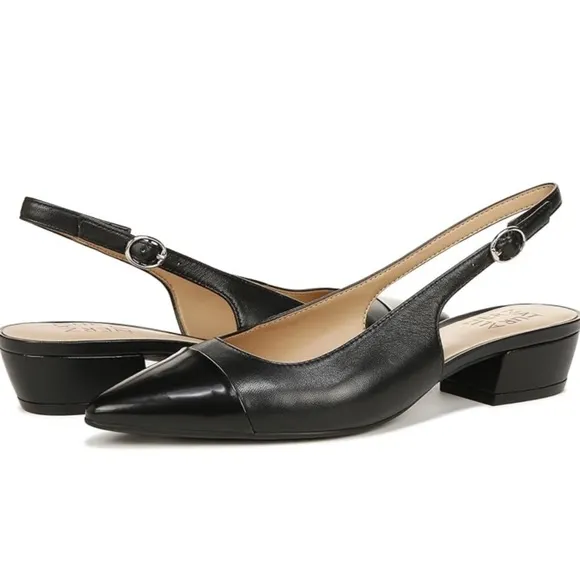 Naturalizer Banks Pointed Flats Wide!