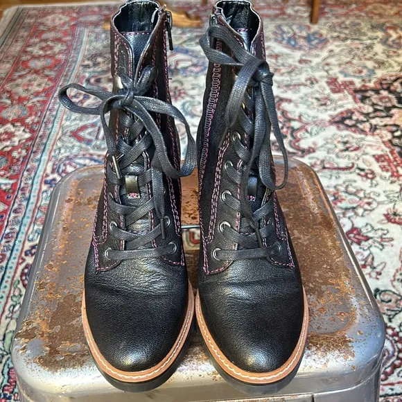 Naturalizer Callie Boots. Side Zip Lace-Up. Size 6 ❤︎
