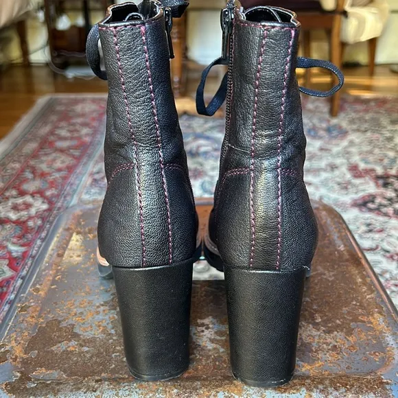 Naturalizer Callie Boots. Side Zip Lace-Up. Size 6 ❤︎