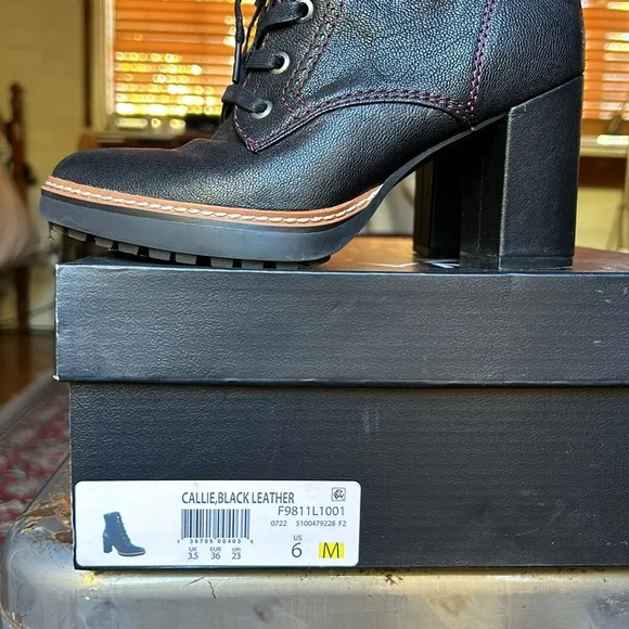 Naturalizer Callie Boots. Side Zip Lace-Up. Size 6 ❤︎