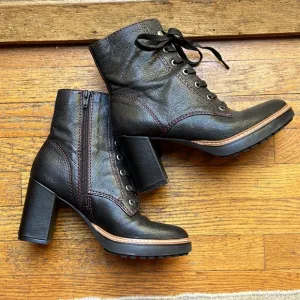Naturalizer Callie Boots. Side Zip Lace-Up. Size 6 ❤︎