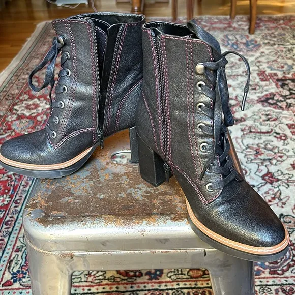 Naturalizer Callie Boots. Side Zip Lace-Up. Size 6 ❤︎