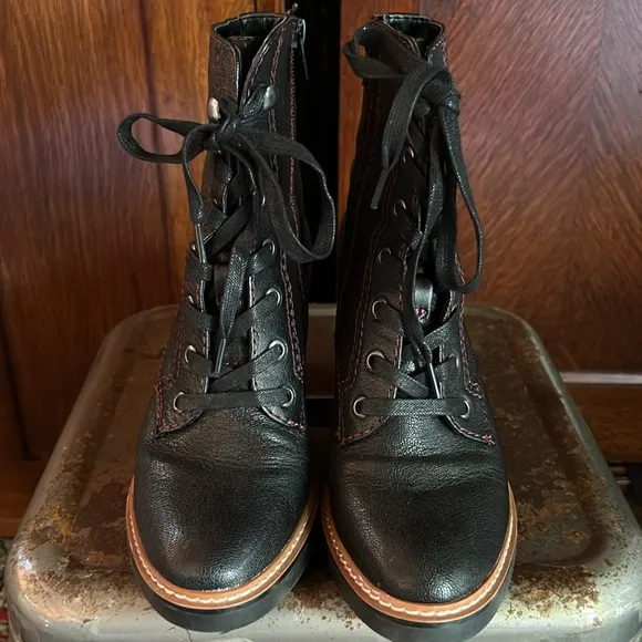 Naturalizer Callie Boots. Side Zip Lace-Up. Size 6 ❤︎