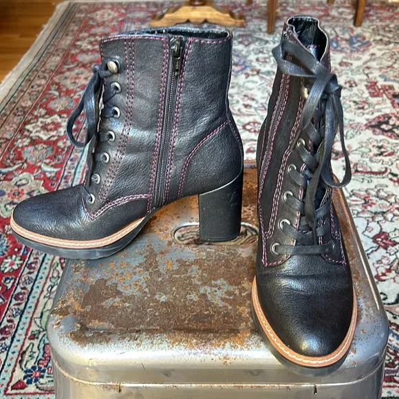 Naturalizer Callie Boots. Side Zip Lace-Up. Size 6 ❤︎